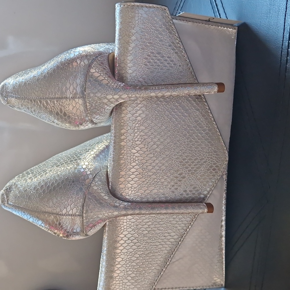 Aldo Elegant Silver Stiletto Heels With Matching Clutch. - Picture 11 of 15